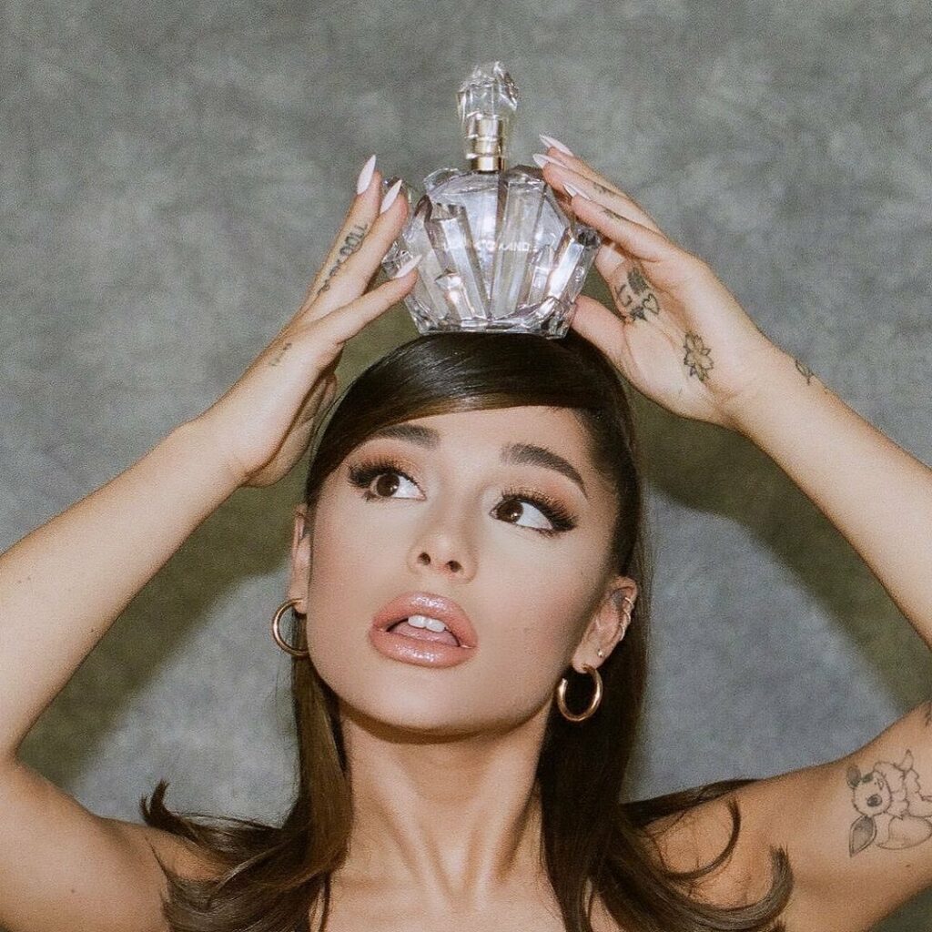 HAPPY BIRTHDAY ARIANA本日6月26日はアリアナ・グランデの28歳の誕生日アリアナといえば、驚異的な美声やファッション、ファンとのやりとりなど HAPPY BIRTHDAY ARIANA本日6月26日はアリアナ・グランデの28歳の誕生日アリアナといえば、驚異的な美声やファッション、ファンとのやりとりなど