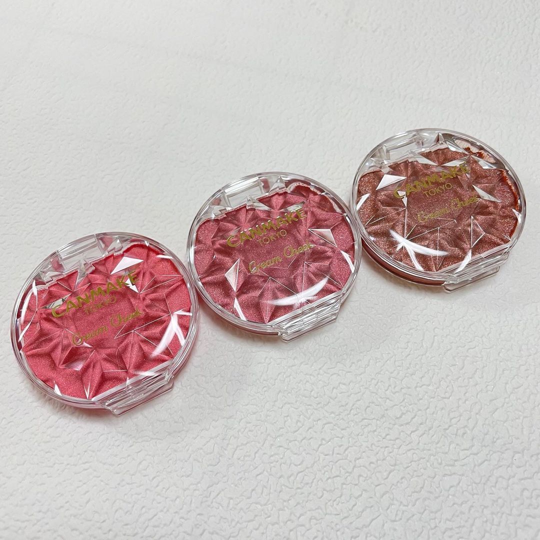 キャンメイク 水 汗 皮脂 こすれに強いクリームチークからパールタイプの むにゅっ 生チークが登場7 31数量限定発売 どのカラーにも高輝度のベージュ系の Magmoe