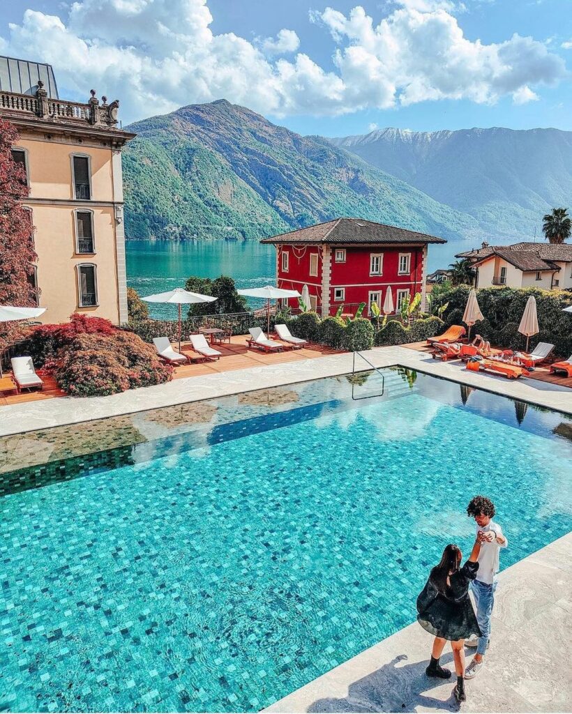 #ELLEtravel じめじめする季節こそ、ホテルのプールでのんびりしたいそこで今日紹介したいホテルは、イタリアの最も美しい湖のひとつ、コモ湖の湖畔に佇む「グ #ELLEtravel じめじめする季節こそ、ホテルのプールでのんびりしたいそこで今日紹介したいホテルは、イタリアの最も美しい湖のひとつ、コモ湖の湖畔に佇む「グ