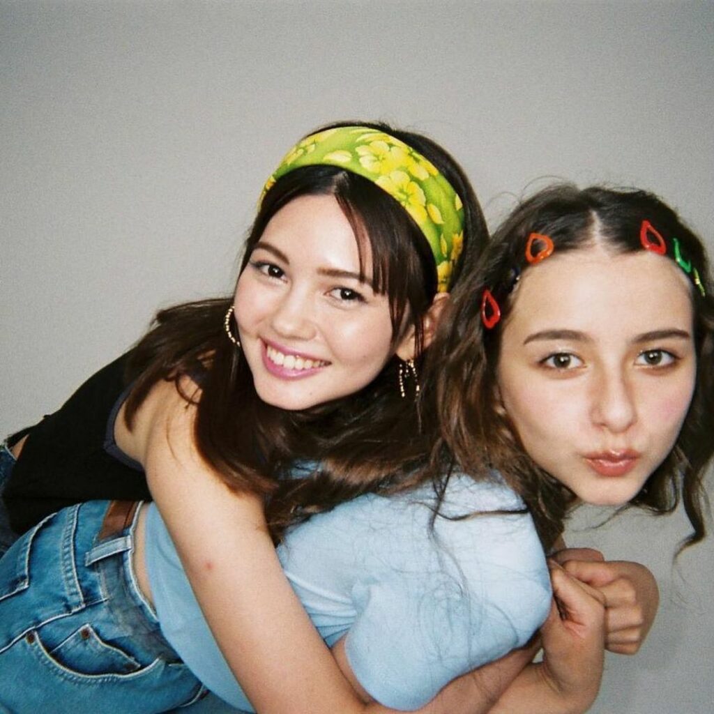 ViVi8月号「ぎゃるの時代、きてます。」企画から
愛花と莉菜のオフショットをお届け
そして今日は莉菜の衣装をご紹介します！

今年の夏は女の子が思わず可愛いと