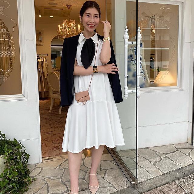 ファッションデザイナーとして、ママとして、エレガントにパワフルに活躍する、芹澤麿衣さん（@mai.serizawa）。
モノトーンマスター芹澤さんのデイリーな着