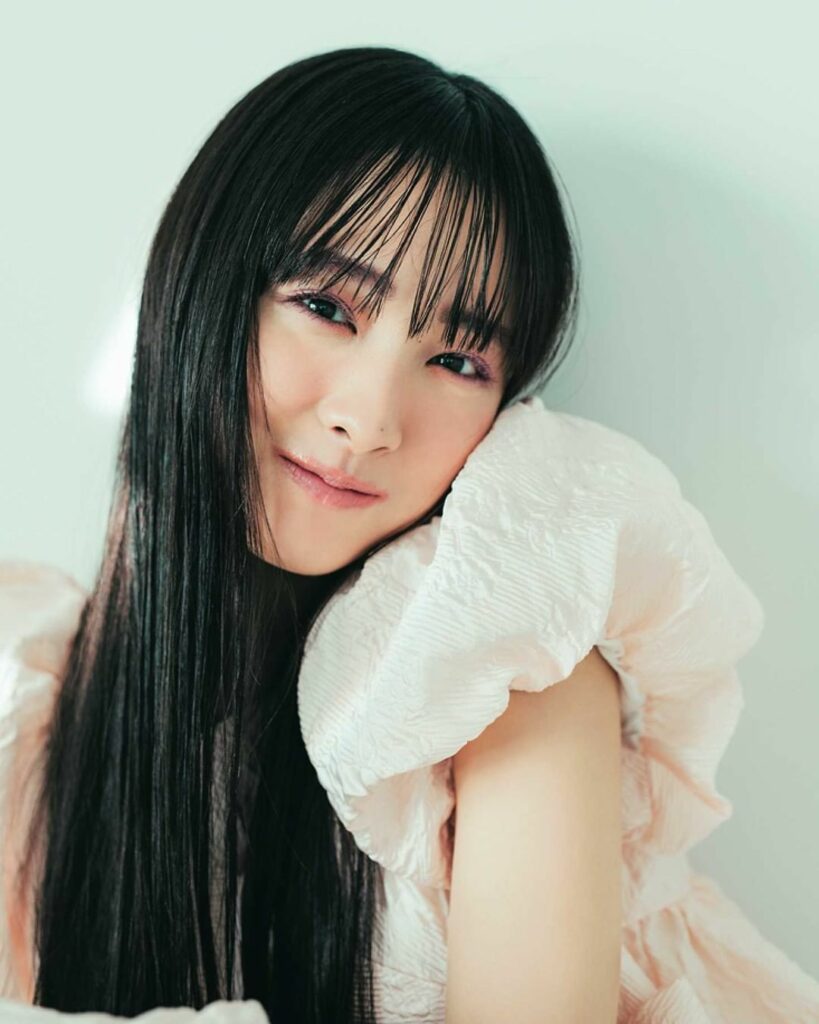 #大友花恋 の推しメイクは恋するピンクFACE

今年のトレンドぶっちぎりコスメといえば、やっぱりピンクのカラーマスカラ とにかくラブリーなワントーンメイクで恋