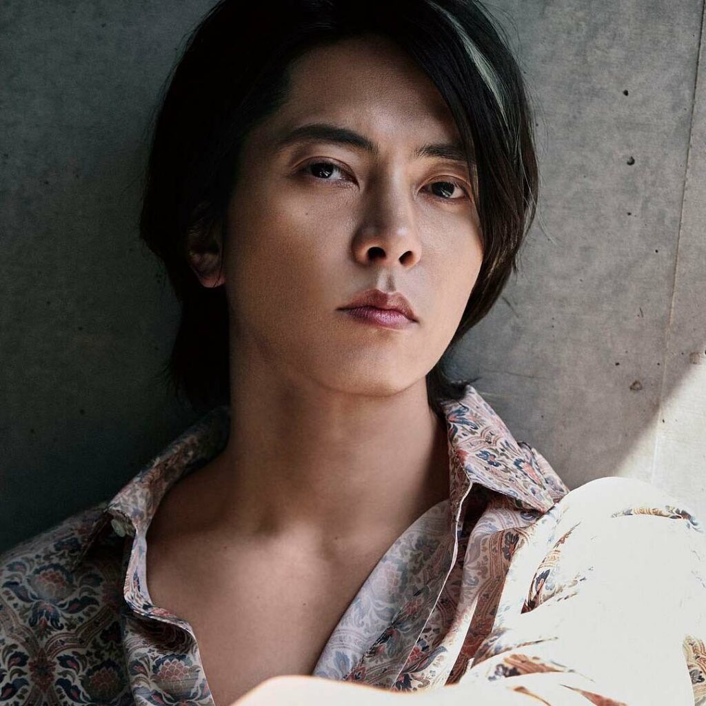 #ELLEnews 『エル・ジャポン』7月号にて「ディオール」の最高峰フレグランス、“メゾン クリスチャン ディオール”のページに登場した山下智久さんその際に撮