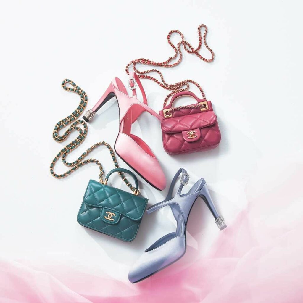 2021年下半期の開運ワードは「カラフル」！

占い師の #イヴルルド遙華 さんによると、自由なムードが幸運を引き寄せるので、レインボーや鮮やかなグリーンなど、