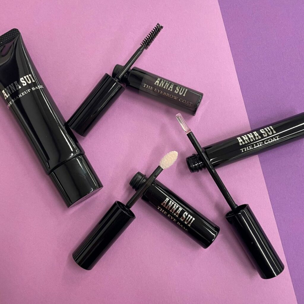 ＼マスクメイクのお役立ちアイテム／ #アナスイ からいつものメイクをより美しくキープする救世主コスメが登場8/1、9/1発売。

汗でメイクが落ちやすくなる