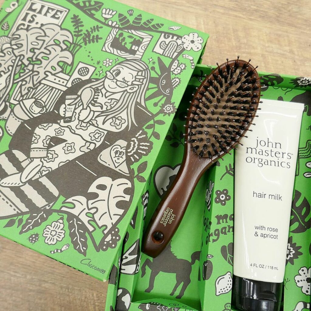 “地球に敬意を one earth”をスローガンに掲げるjohn masters organic（ジョンマスターオーガニック）が、想いを共にするブランドやアーテ