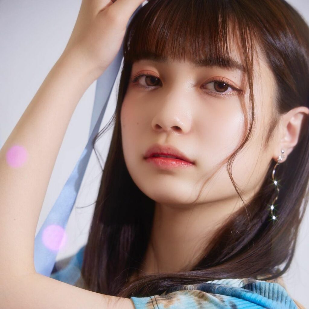 Popteen8月号『モデルの〝オトナっぽ〟アイメイク』企画の、いちきゃん

マットとラメをMIXした辛口オレンジアイメイクを提案してるよ

メイク法から実寸サ