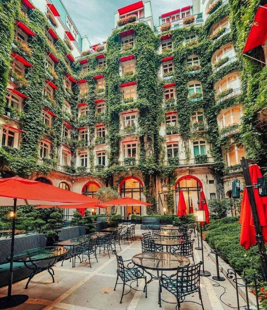 #ELLEtravel 5つ星のさらに上、パラス(宮殿)ランクに格付けされているパリの名門ホテル、「プラザ アテネ」クリスチャン・ディオールが、「プラザ アテネ #ELLEtravel 5つ星のさらに上、パラス(宮殿)ランクに格付けされているパリの名門ホテル、「プラザ アテネ」クリスチャン・ディオールが、「プラザ アテネ