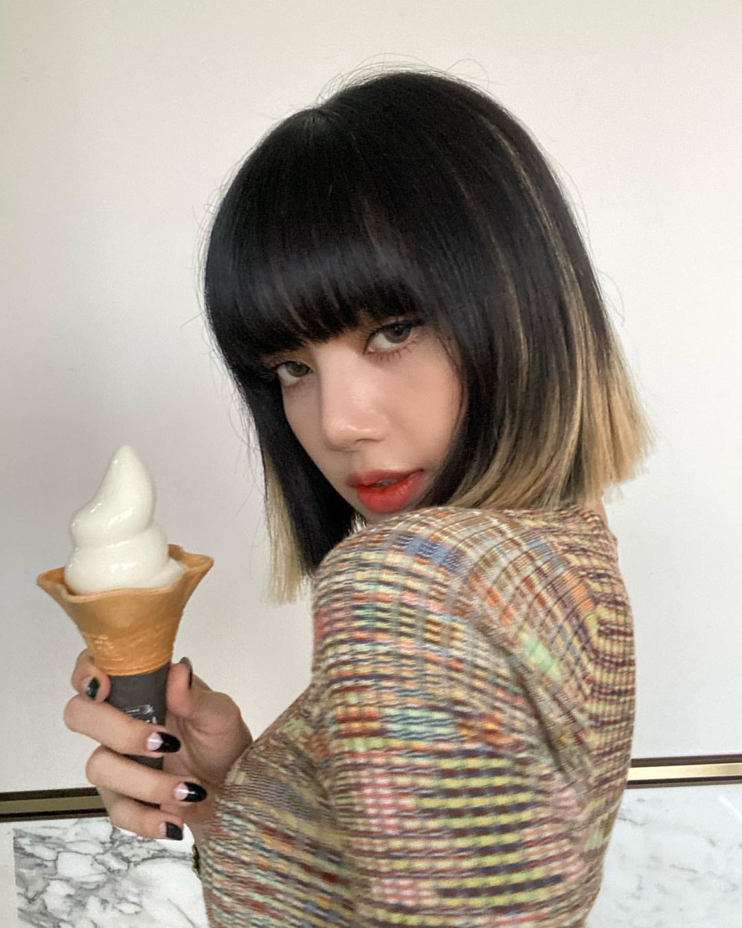 この夏のヘアは ペーパーカット ボブ でモードスタイルにトライ ペーパーカットとは毛先をまっすぐに揃え レイヤーを入れない重めのヘアスタイルのことで 上品さを残 Magmoe