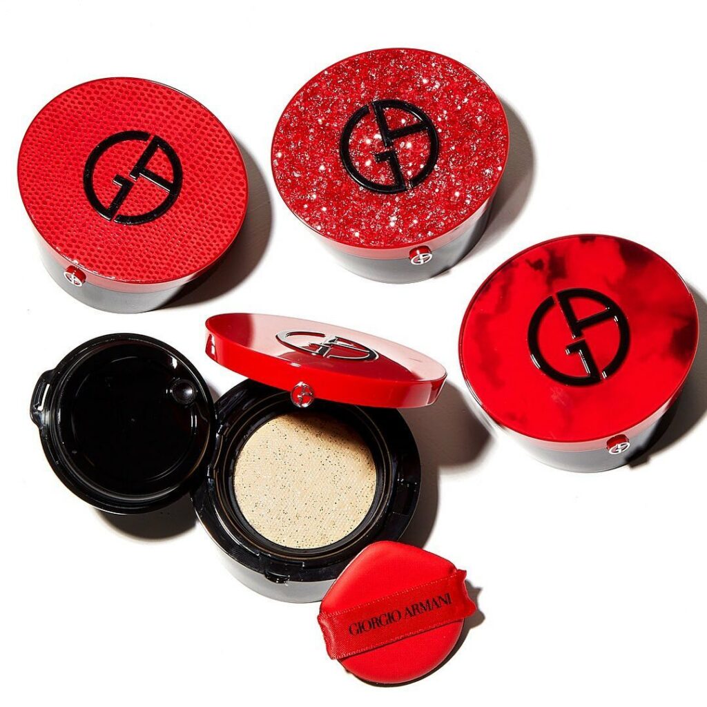 どのデザインも美しすぎる…
【ジョルジオ アルマーニ ビューティ】のクッションファンデから、「ラッカー」「パイソン」「マラカイト」「クリ どのデザインも美しすぎる...
【ジョルジオ アルマーニ ビューティ】のクッションファンデから、「ラッカー」「パイソン」「マラカイト」「クリ