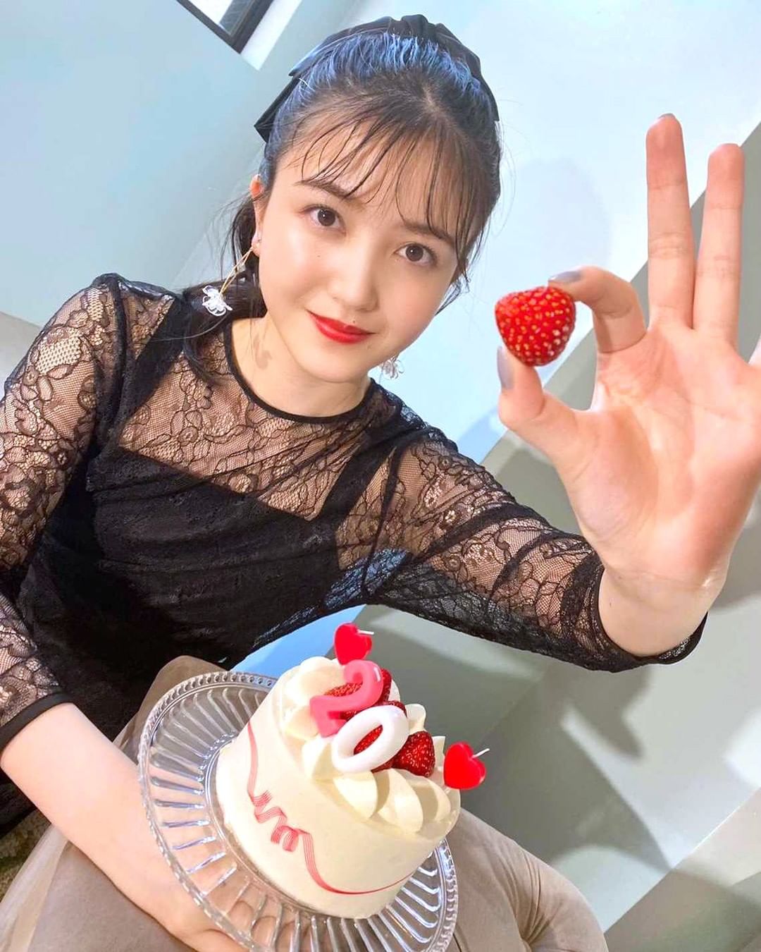 くぼし いちご食べる 7 14にハタチのお誕生日をむかえた 久保史緒里 の尊いバースデーオフショでした Seventeen8月号 オフショット モ Magmoe