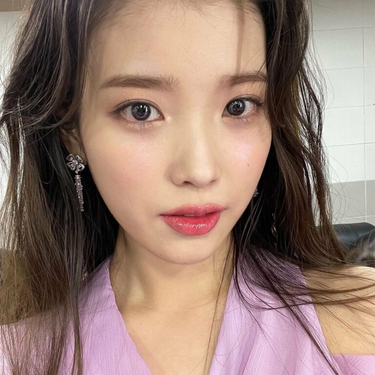 ELLEfashion 韓国の国民的女性ソロアーティスト兼女優、IU（アイユー）韓国では知らない人はいないというほど、老若男女問わず愛されて