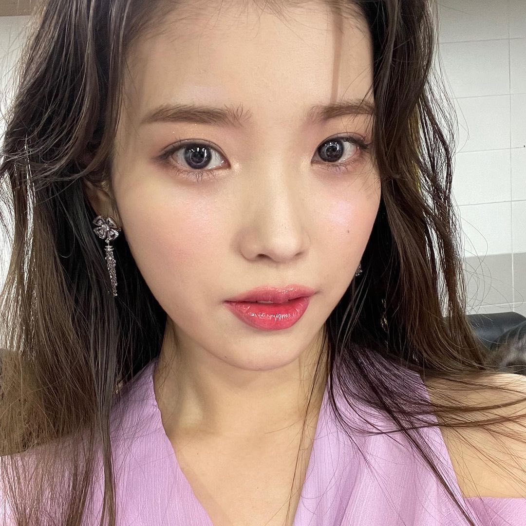 Ellefashion 韓国の国民的女性ソロアーティスト兼女優 Iu アイユー 韓国では知らない人はいないというほど 老若男女問わず愛されているiuは グッ Magmoe