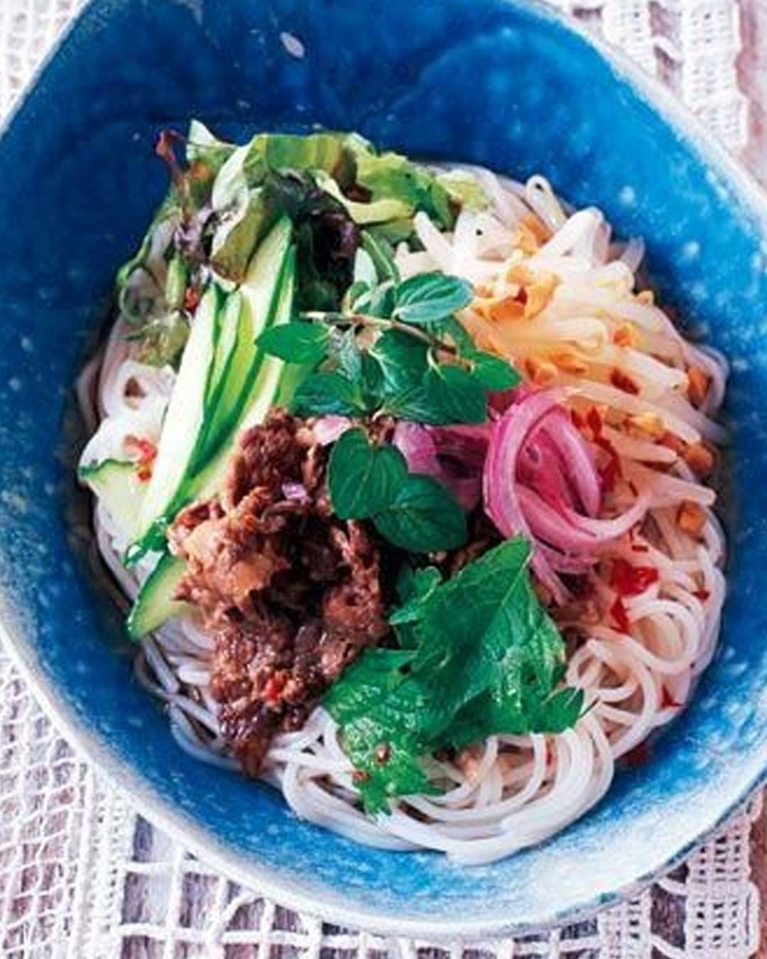 麺レシピ ベトナム料理に欠かせない甘酸っぱいソースのヌクマムをかけ 本格的な味を堪能できる一品 クセになるエスニックな味付けは 何度もリピートしたくなる Magmoe