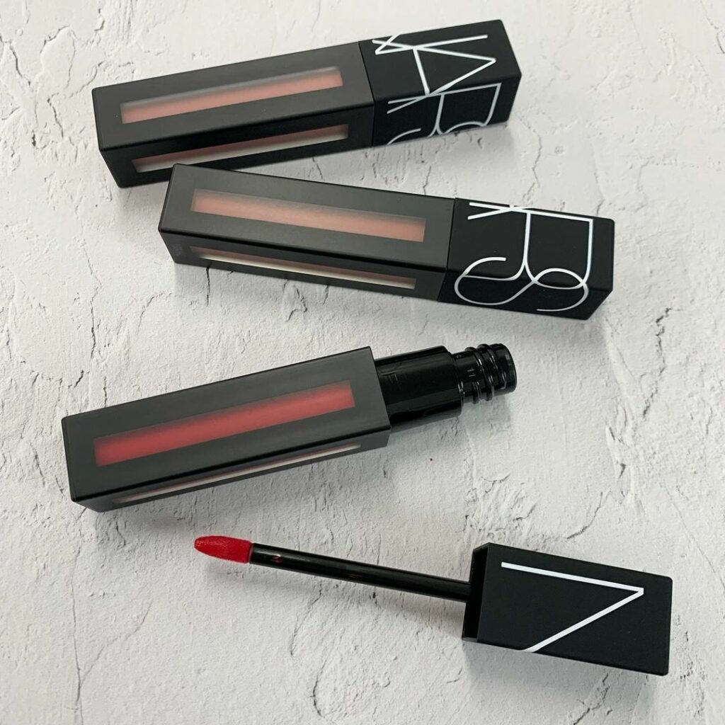 NARS史上最もマットに仕上がる大人気リップに新しく3色が追加

まるで無重力のような軽さと鮮やかさが続くパワーマットリップピグメントの処方に合わせて特別に作ら