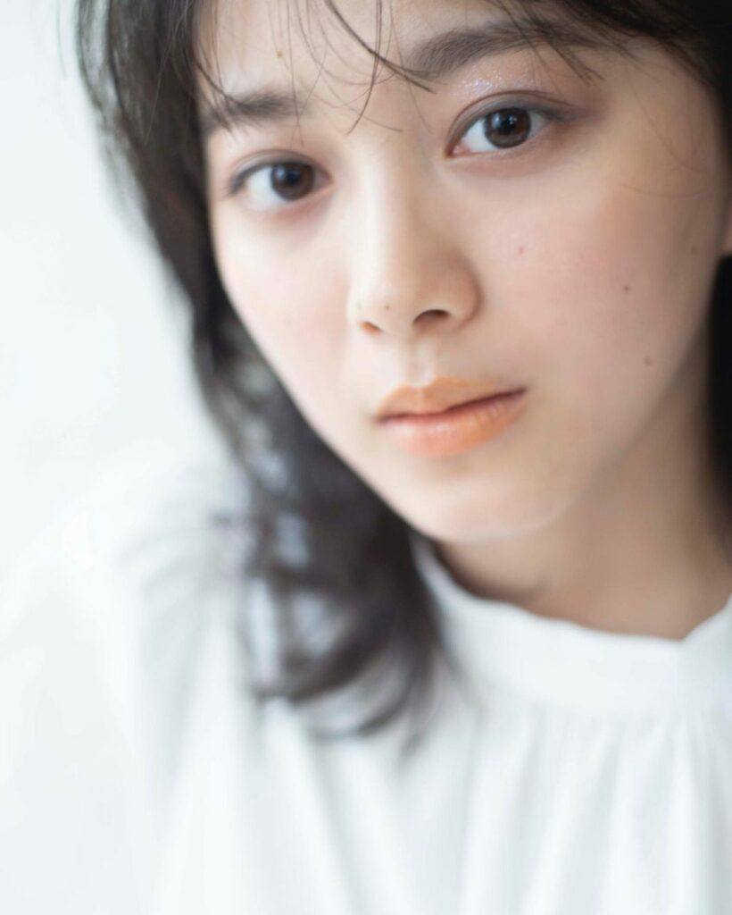 大人のビューティー撮影かと思うくらいハッとしたソロカット

2人の透明感がまぶしすぎました

#櫻坂46 #菅井友香 #小林由依 #小池美波 #森田ひかる #藤