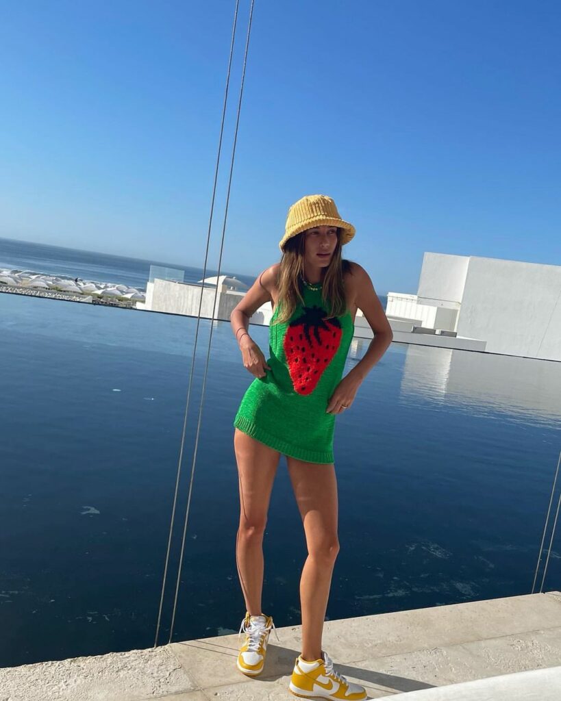 おしゃれセレブはサマーニットに夢中
今季トレンドに急浮上しているのが、軽やかなサマーニットアイテムなかでも、手編みやビンテージ風といったレトロで温かみのあるデ おしゃれセレブはサマーニットに夢中
今季トレンドに急浮上しているのが、軽やかなサマーニットアイテムなかでも、手編みやビンテージ風といったレトロで温かみのあるデ