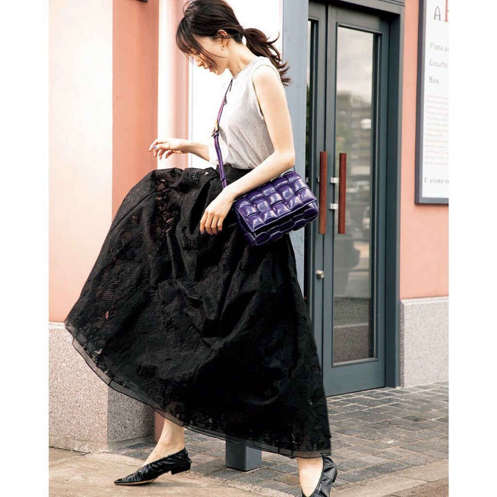 ／⁠⁠
このコーデを真似したいと思ったら、⁠⁠
コメントにをください！⁠⁠
＼⁠⁠
.⁠⁠
8月18日(水)、⁠⁠
ボリューミィな「レース×チュール」スカートは