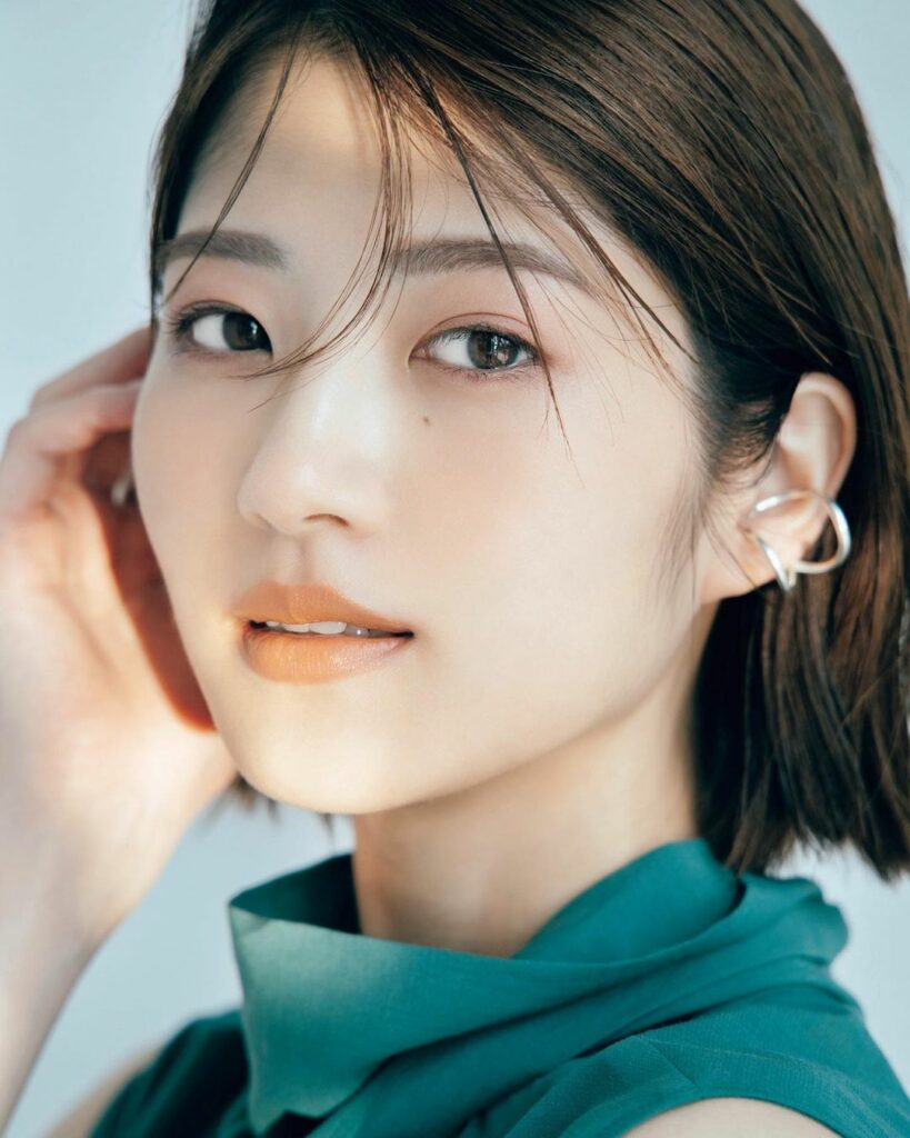 Oggi10月号から若月佑美の新連載「今日もコスメがあれば幸せ」が始まります
Oggi美容専属モデルとして大活躍の若様無類の美容好き＆コスメ好きの、知識と愛情た