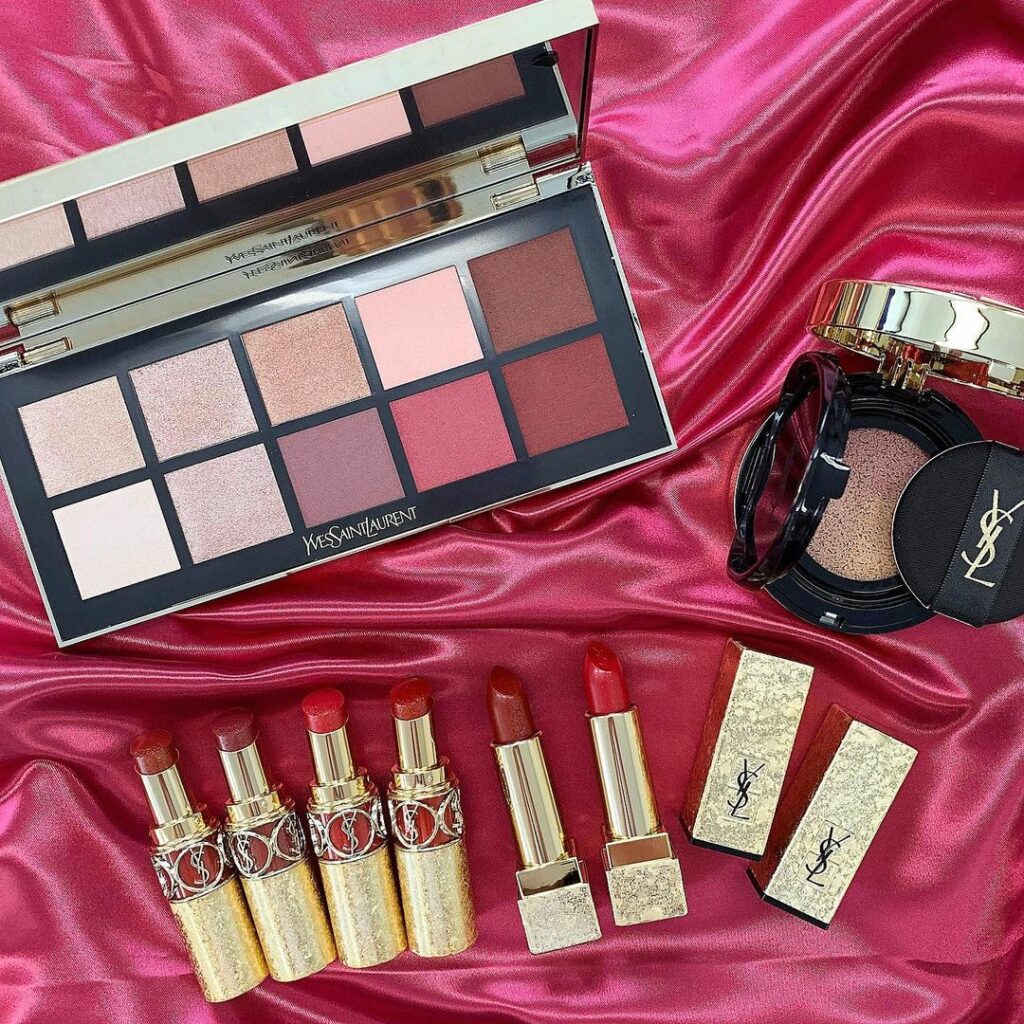 イヴ・サンローランのクリスマスコフレ情報が届きました!
2021年のノエルのテーマは、“GOLD ATELIER NIGHT PARIS”。かつてないほどのアイ イヴ・サンローランのクリスマスコフレ情報が届きました!
2021年のノエルのテーマは、“GOLD ATELIER NIGHT PARIS”。かつてないほどのアイ