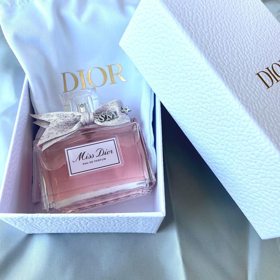 Dior 】一瞬で心を魅了するエレガントなフレグランスが誕生9/3発売 
