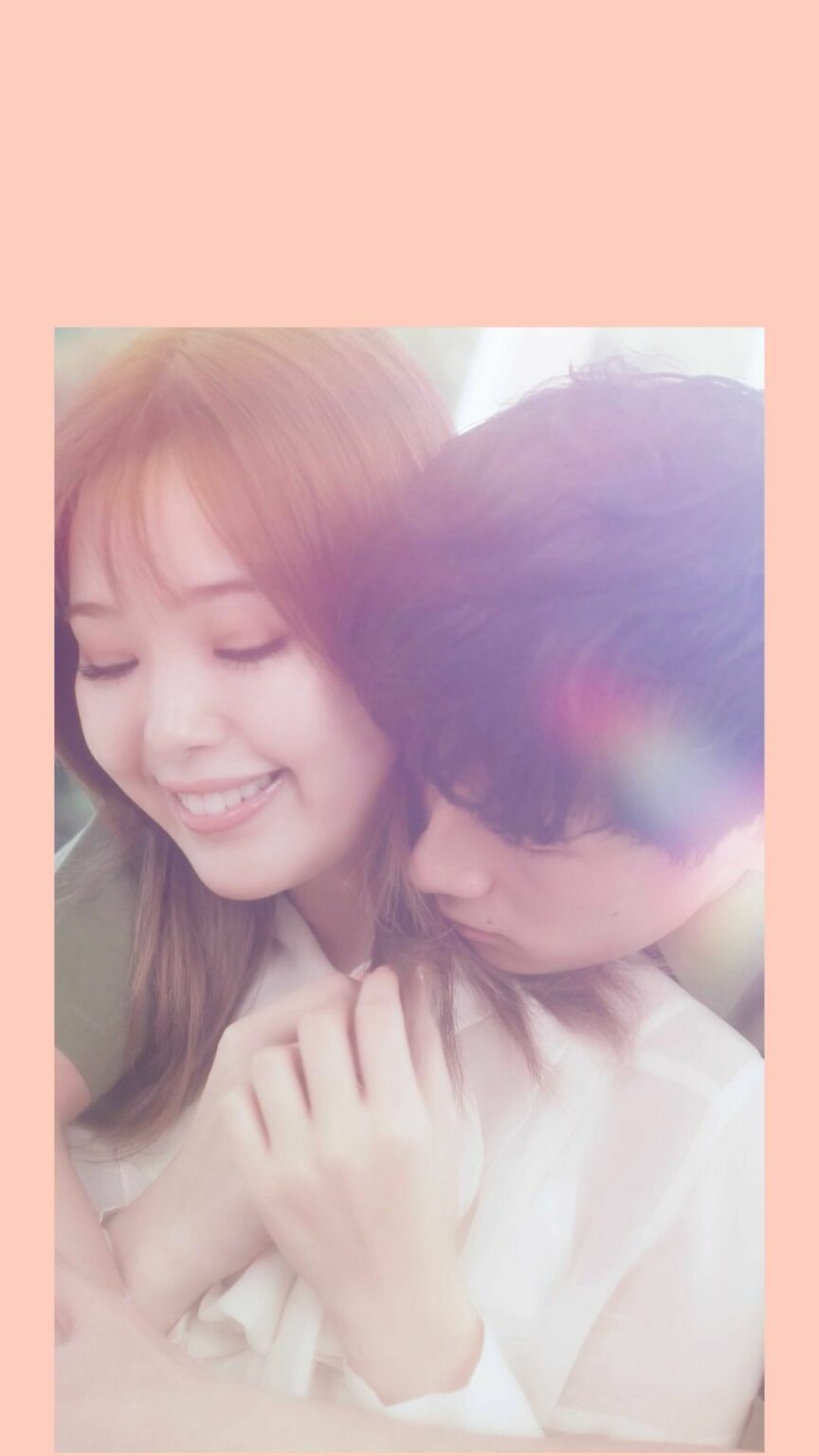 ニコルとフローラノーティスの
スペシャルムービーをお届け
冒頭で登場するのは、
フローラノーティスから新たに
発売される、キンモクセイの香りのヘアオイル
ニコル