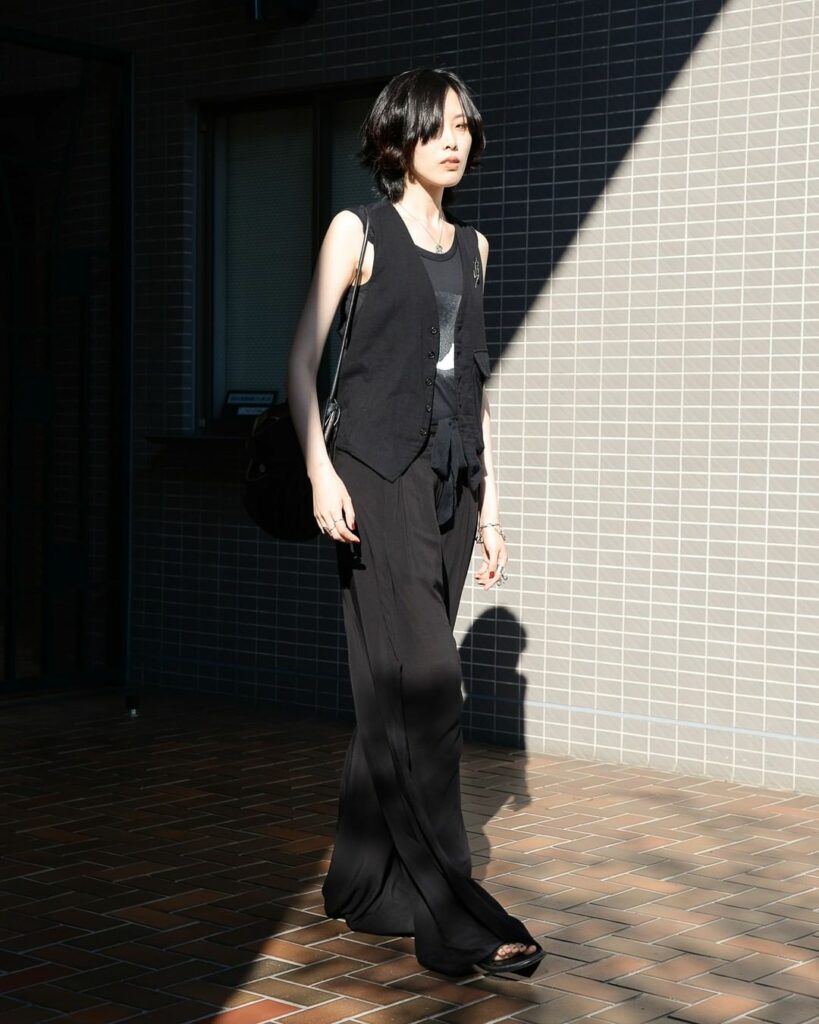 .
.
Qi Chu(@mouci_green)
.
vest #アンドゥムルメステール #anndemeulemeester
tops #アンドゥムルメステー