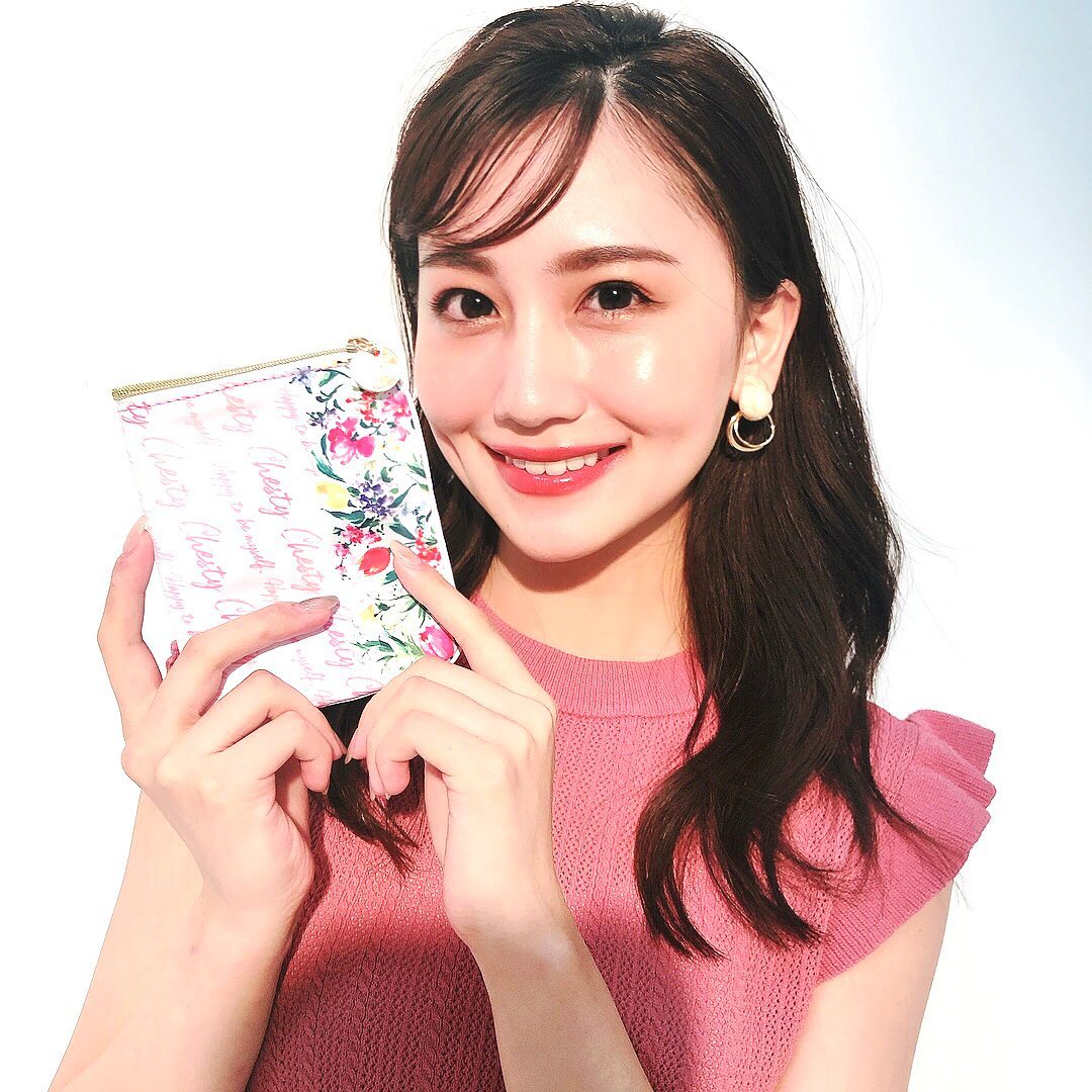 現在 発売中の美人百花9月号では 元akb48の小嶋真子ちゃんが初登場 元々 美人百花の愛読者でいつも雑誌を買って付録も愛用してくれてるんですって ありがとうご Magmoe