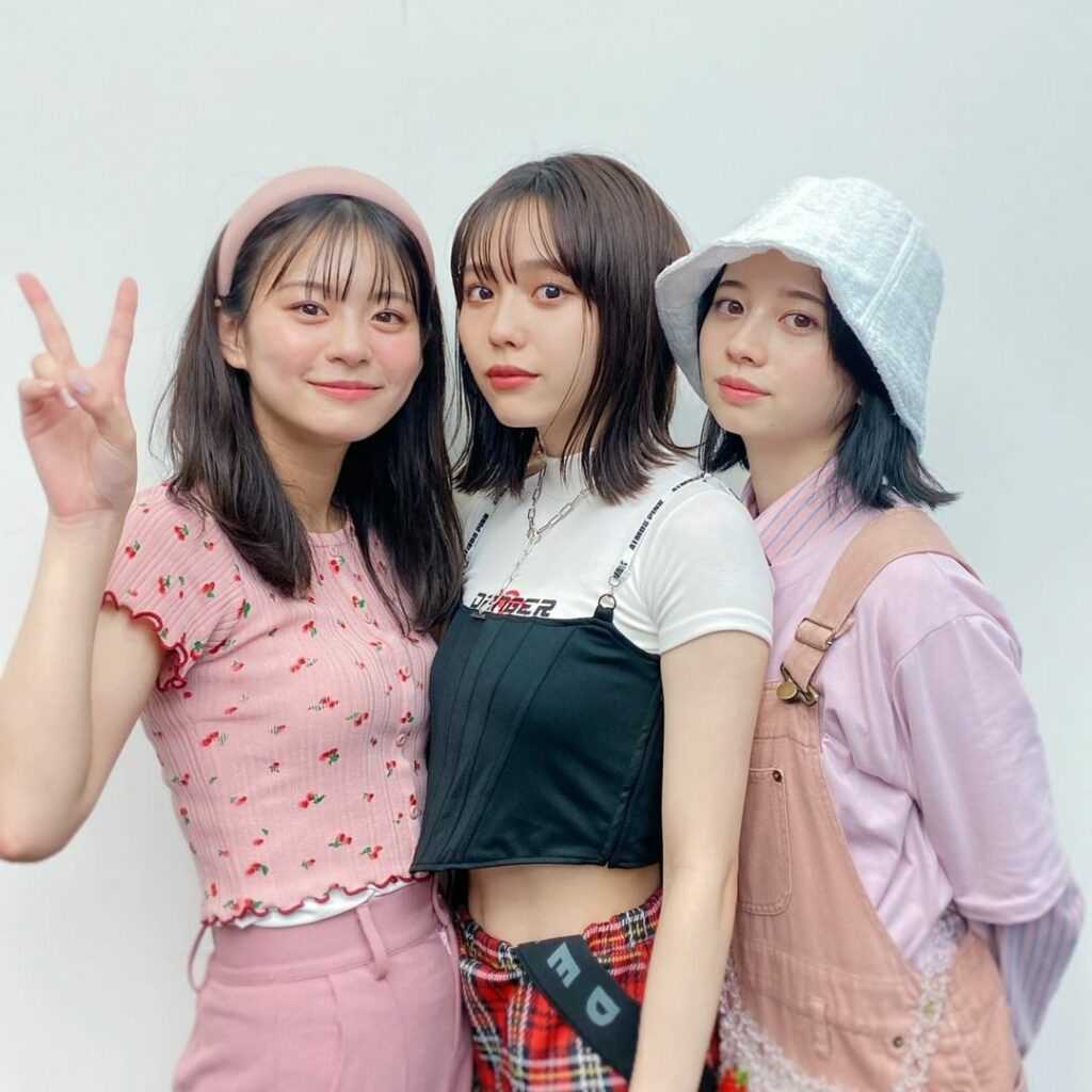 #ST学園祭2021 ラストオフショット集

最後はファッションショー衣装のST㋲たち
みんなの好きなコーディネートはどれ〜

舞台裏では「ピンクチームがいちば