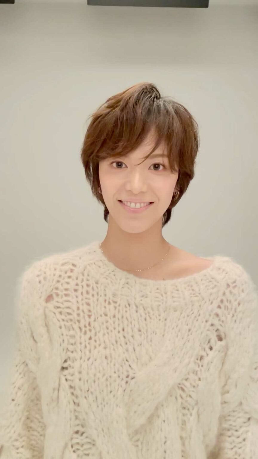 #彩凪翔 さんのインタビュー第2弾は初スカート！
【元宝塚歌劇団・雪組男役スター】

退団後初のインタビューが大反響、もっと彩凪さんを見たいというご意見を多数い