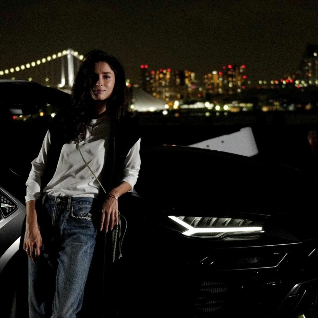 今回のランボルギーニ企画は、
おひとり様の夜のトライブ 
「湾岸を走って、ちょこっと休憩」がテーマでした

お気に入りの夜景スポットへ車で訪れ、
ライトアップさ