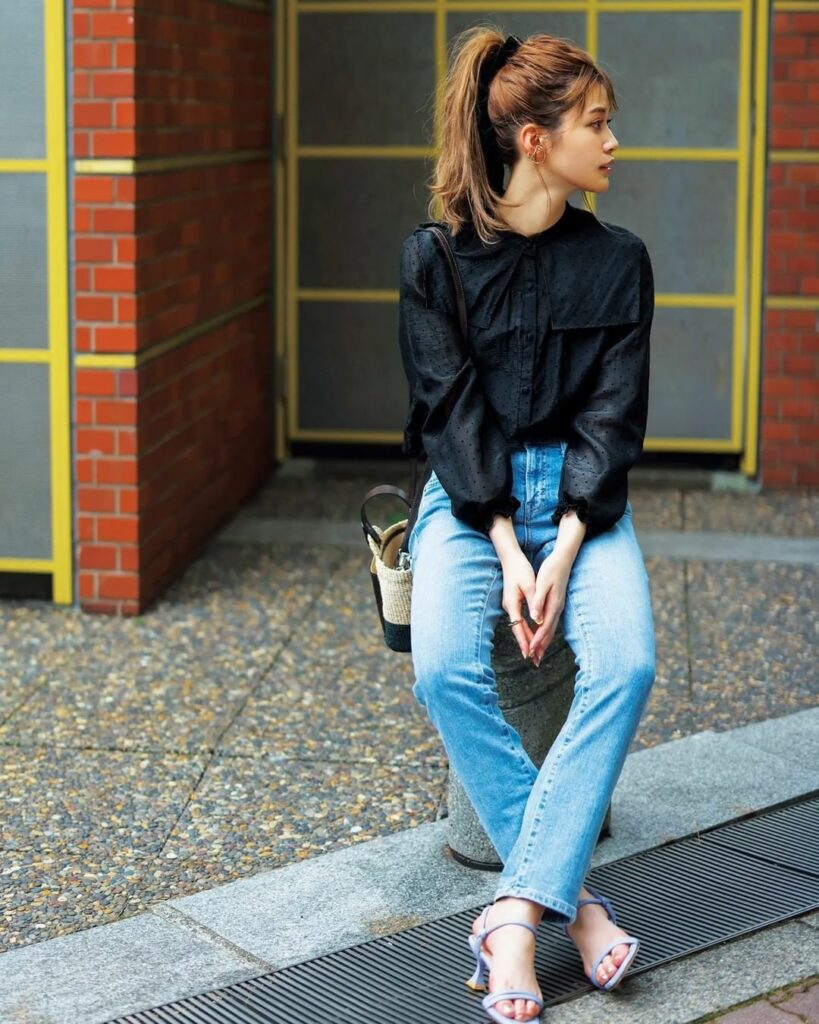 9月4日、今日の東京はくもり時々雨。最高気温23度、最低気温19度の予報です(気象庁調べ・17時発表)。
引き続き気温低めの一日になりそうな今日のコーデは、ド 9月4日、今日の東京はくもり時々雨。最高気温23度、最低気温19度の予報です(気象庁調べ・17時発表)。
引き続き気温低めの一日になりそうな今日のコーデは、ド