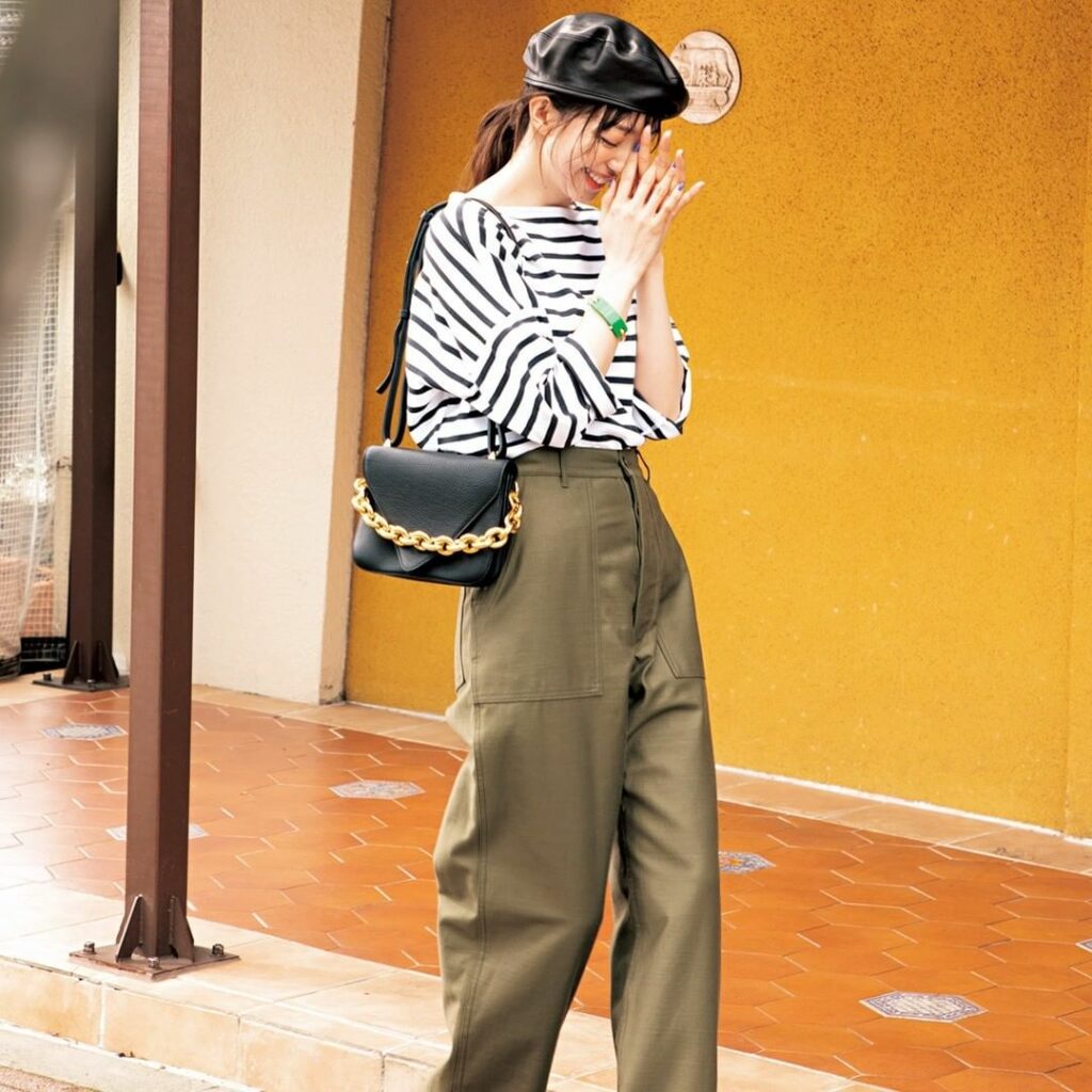 ／⁠
このコーデを真似したいと思ったら、⁠
コメントにをください！⁠
＼⁠
.⁠
9月5日(日)、⁠
「ボーダーTシャツ」は、⁠
ハンサムなカーキのワイドパンツ