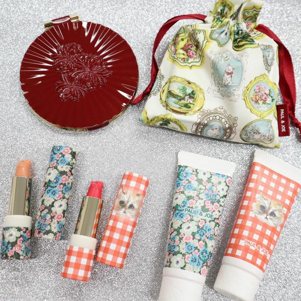 ＼ポール＆ジョーの2021コフレ情報【Part2】をお届け／
⁡
●「ポール＆ジョー リップスティック トリートメント」￥2,750
●「ポール＆ジョー リップ