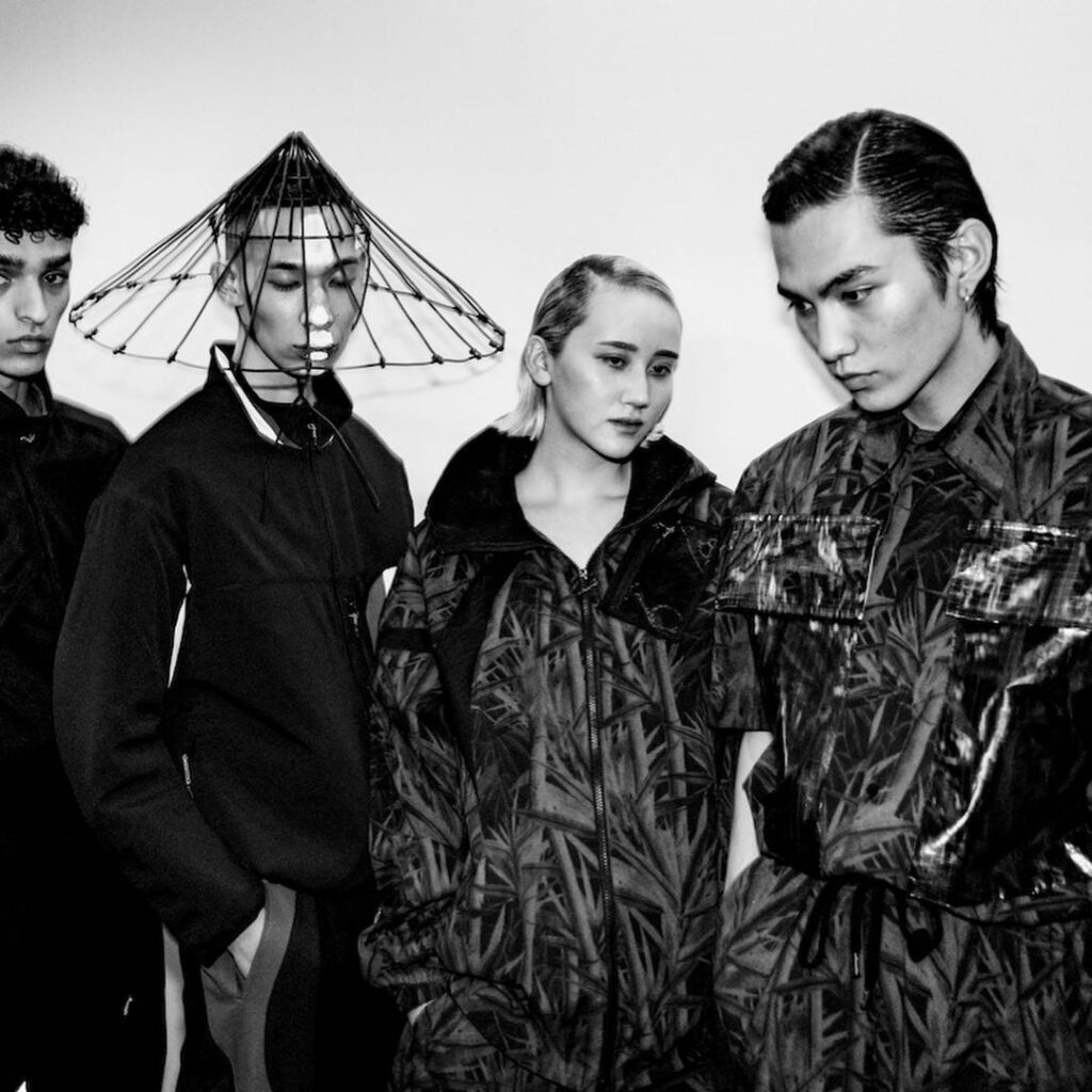 コレクション・リポート「ヨシオクボ」が5年ぶりに東コレ復帰、18年目のベテランはファミリーのために走り続ける モデルの大平修蔵も登場
「ヨシオクボ(YOSHI コレクション・リポート「ヨシオクボ」が5年ぶりに東コレ復帰、18年目のベテランはファミリーのために走り続ける モデルの大平修蔵も登場
「ヨシオクボ(YOSHI