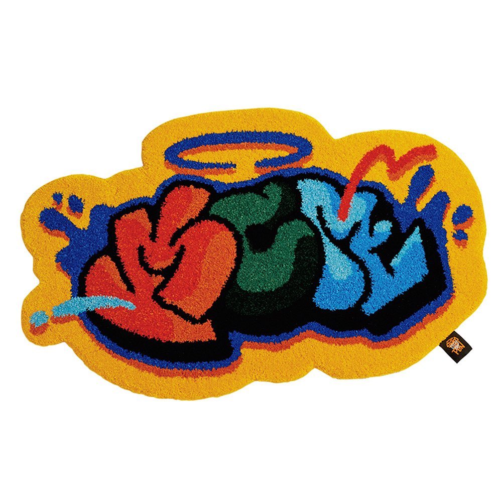 【気になる！と思ったらのコメントで教えてね】
ソウルを拠点に活動する現代美術アーティストのサムバイペンとコラボレート。大胆なカラーリングと躍動感のあるグラフィテ