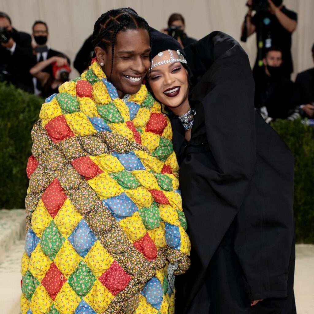 #ELLEfashion ファッションの祭典、メットガラ（METガラ）が開幕例年よりも観衆は少ないけれど、会場には勝負ドレスを身に纏ったAリストセレブが集結ホノ