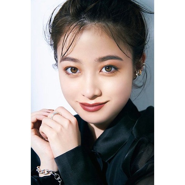 ＼橋本環奈さんスペシャルインタビュー／
「メイクで女性像ががらりと変わるからビューティ誌ってやっぱり楽しい！」

多くの人から愛されるのも納得の、キラッキラの輝