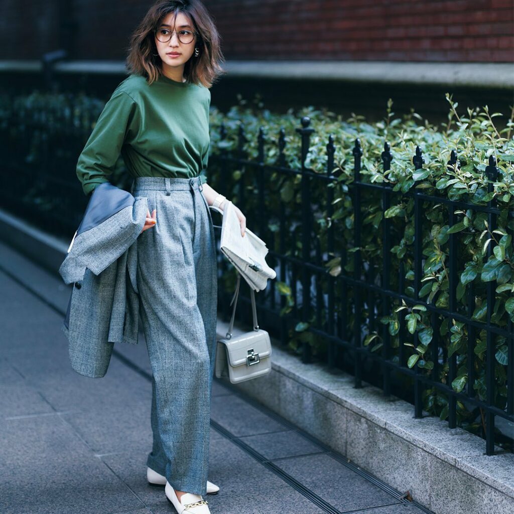 ／⁠⁠
このコーデを真似したいと思ったら、⁠⁠
コメントにをください！⁠⁠
＼⁠⁠
.⁠⁠
9月14日(火)、⁠⁠
通勤の定番「ジャケットセットアップ」は、⁠⁠