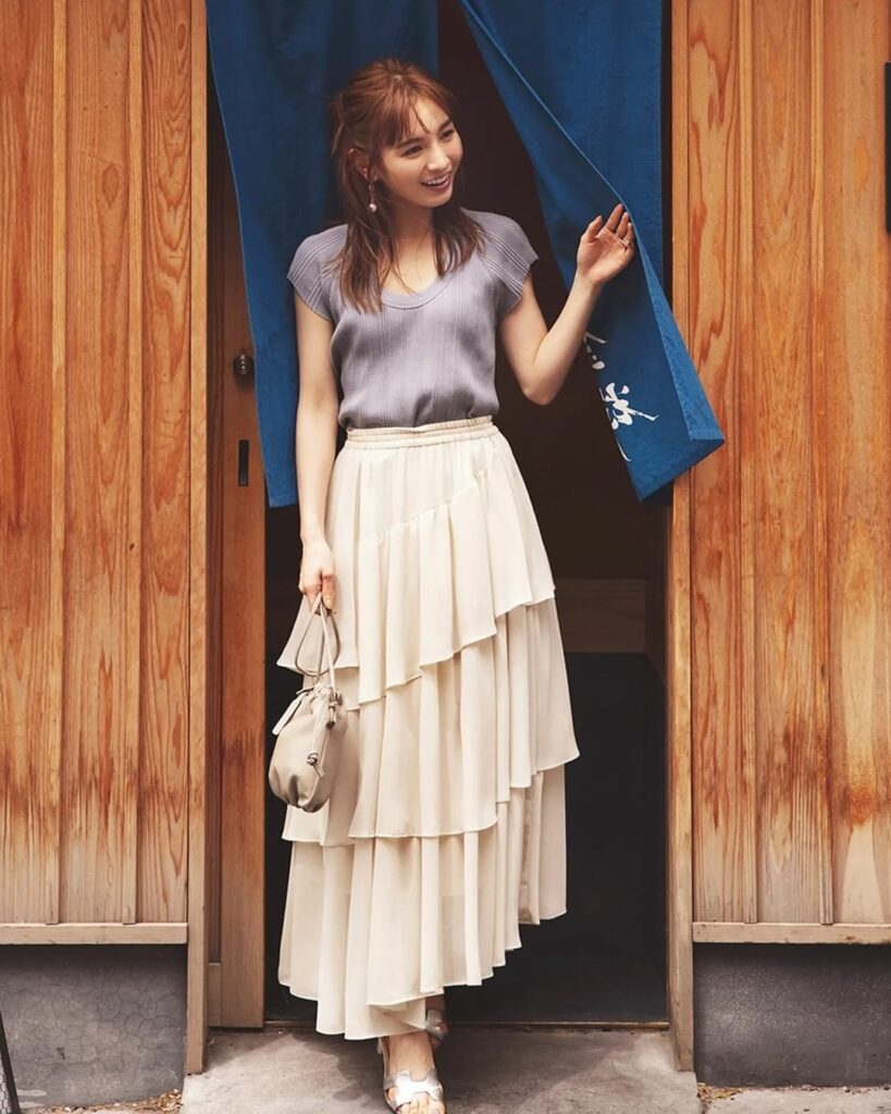 9月17日、今日の東京はくもり夕方から雨。最高気温26度、最低気温19度の予報です（気象庁調べ・17時発表）。

夕方から雨がぱらつきそうな今日のコーデは、シフ