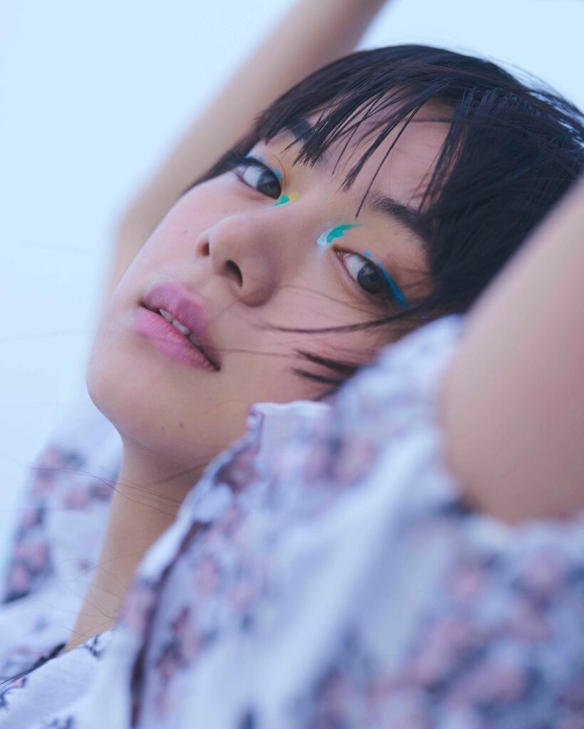 池田エライザが心を解放して空へと羽ばたく
VOGUE GIRL+の連載VOL.8では、夕凪をテーマにエライザとメイクアップアーティストUDAとのセッションが実 池田エライザが心を解放して空へと羽ばたく
VOGUE GIRL+の連載VOL.8では、夕凪をテーマにエライザとメイクアップアーティストUDAとのセッションが実