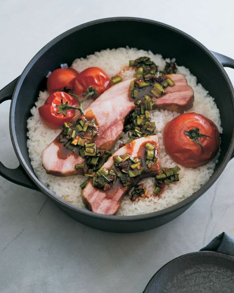 【#新米レシピ 】素材から出る濃厚なだしを生かすため味付けはゼロ!ピリ辛の豆板醤に、トマトとベーコンの旨み。ごはんを食べる手が止まらなくなるはず
・
「トマトと 【#新米レシピ 】素材から出る濃厚なだしを生かすため味付けはゼロ!ピリ辛の豆板醤に、トマトとベーコンの旨み。ごはんを食べる手が止まらなくなるはず
・
「トマトと