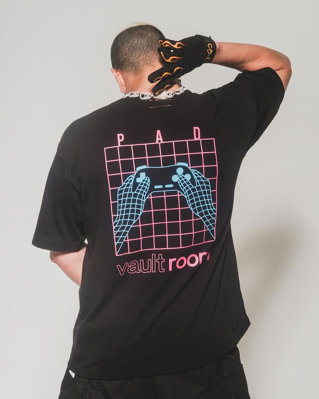 有名な高級ブランド有名な高級ブランドvaultroom NOOB TEE WHT ボルト