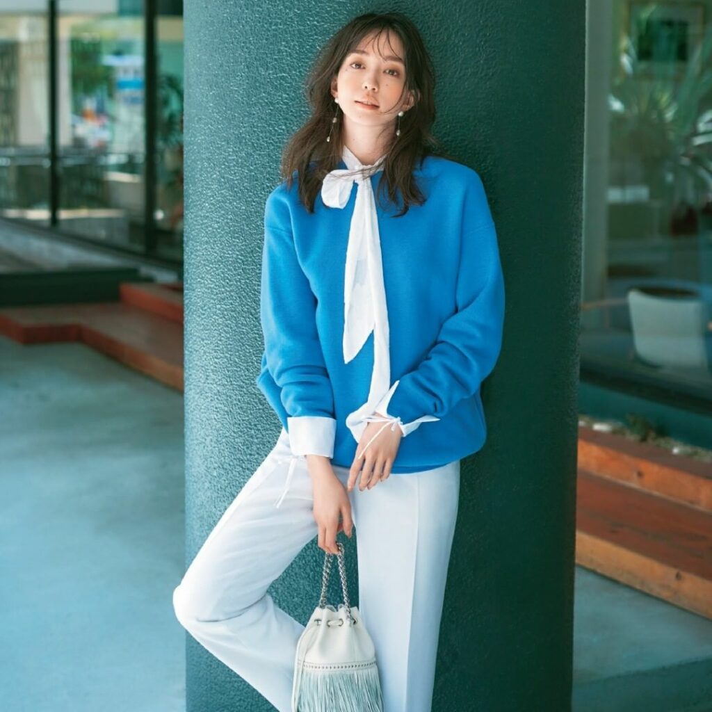 【9月29日（水）このコーデが好きな人はをコメントしてね！】

秋コーデに新鮮な彩り、ブルースウエット

いつも以上に豊富なカラバリで登場している今季のスウェッ