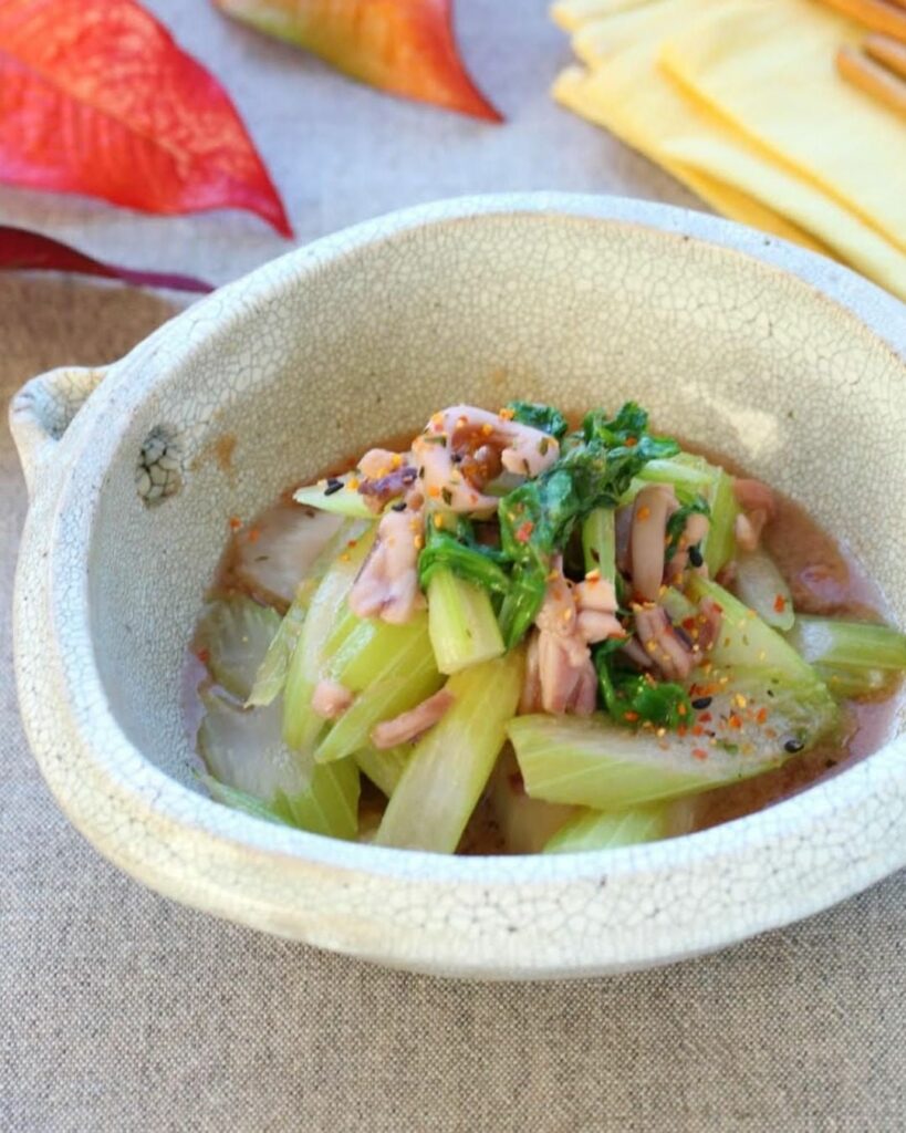 【#セロリレシピ 】セロリを丸ごと1本使っておつまみに。調味料も不要で簡単フードロスはもちろん、ごみも少ないミラクルレシピを作ってみて。
・
「セロリの丸ごと塩 【#セロリレシピ 】セロリを丸ごと1本使っておつまみに。調味料も不要で簡単フードロスはもちろん、ごみも少ないミラクルレシピを作ってみて。
・
「セロリの丸ごと塩