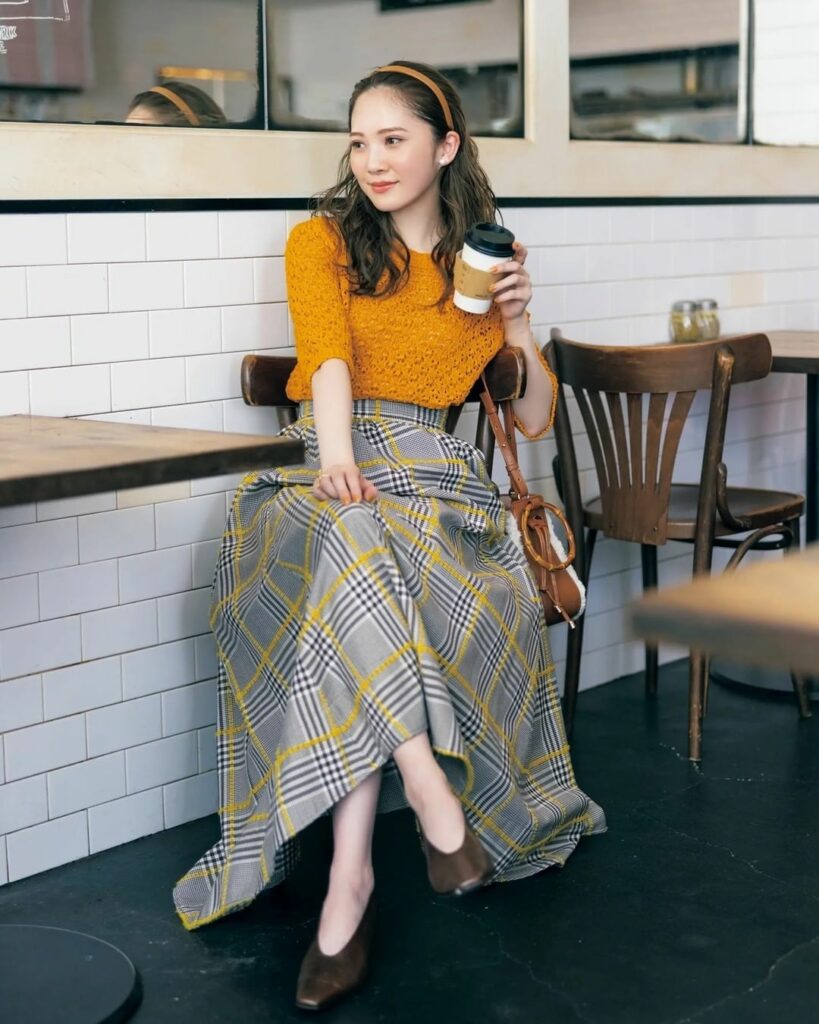 10月3日、今日の東京は晴れ朝晩くもり。最高気温27度、最低気温19度の予報です（気象庁調べ・17時発表）。

日中快晴予報の今日のコーデは、大きめのチェック柄