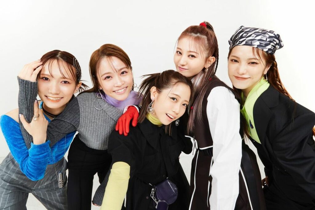 26 時のマスカレイド、アイドルの枠を越えて。
アイドルオーディションから誕生した個性豊かな 5 人組、26時のマスカレイドがエッジの効いたファッションを身に 26 時のマスカレイド、アイドルの枠を越えて。
アイドルオーディションから誕生した個性豊かな 5 人組、26時のマスカレイドがエッジの効いたファッションを身に