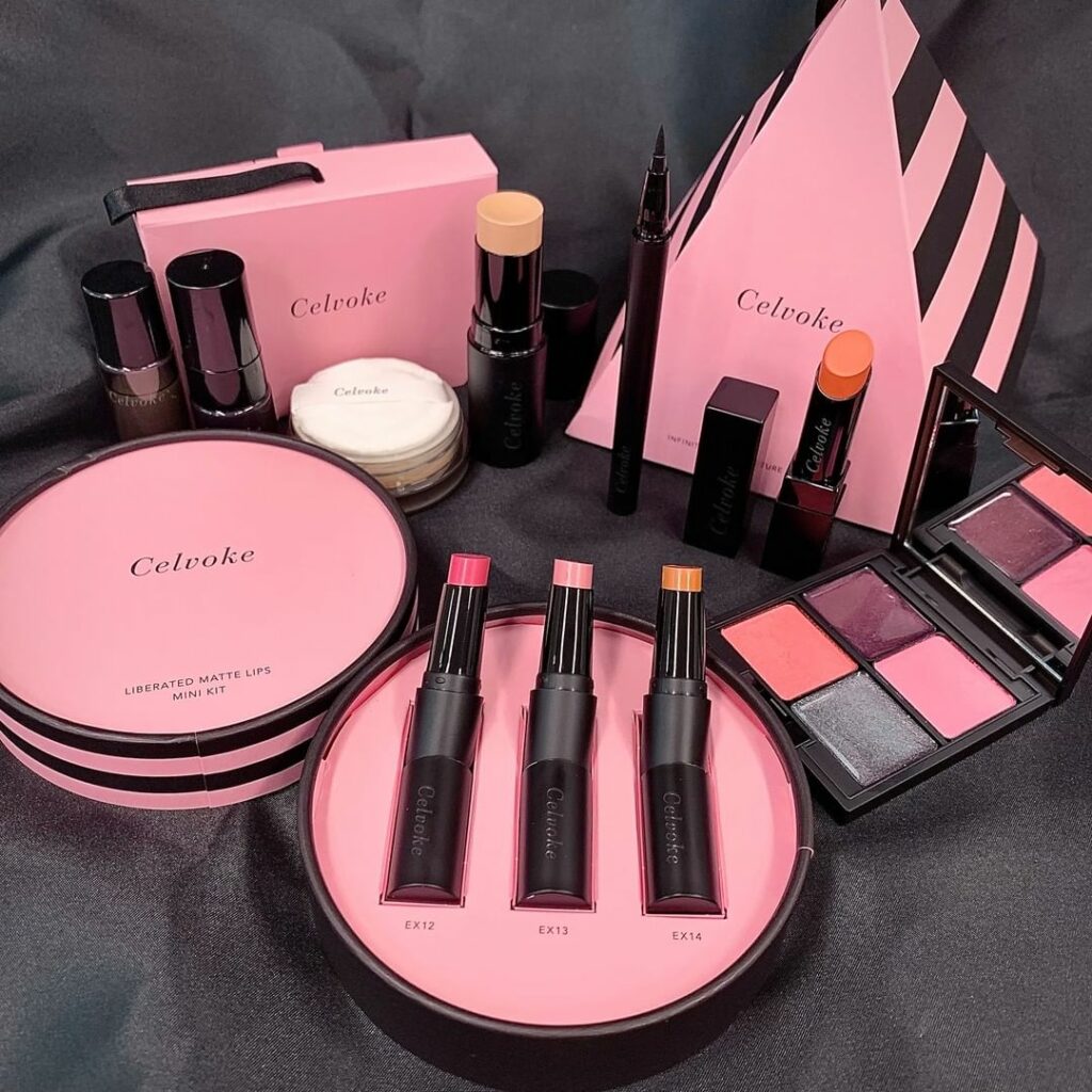 セルヴォークのクリスマスコフレ2021 

今年のホリデーのテーマは、“Swinging in Pink”。
ブラック×ピンクのカラーで見せる強さと愛を兼ね備