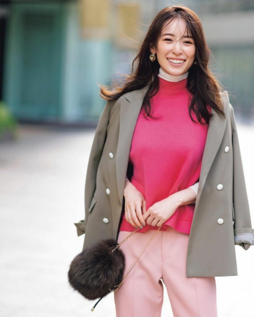 ルミネ有楽町なら、働く私たちの気分が上がる、秋スタイルが見つかる
Oggi専属モデル・泉里香が着こなすのは、品が良くて都会的な旬のスタイル
写真1枚目は、#B ルミネ有楽町なら、働く私たちの気分が上がる、秋スタイルが見つかる
Oggi専属モデル・泉里香が着こなすのは、品が良くて都会的な旬のスタイル
写真1枚目は、#B