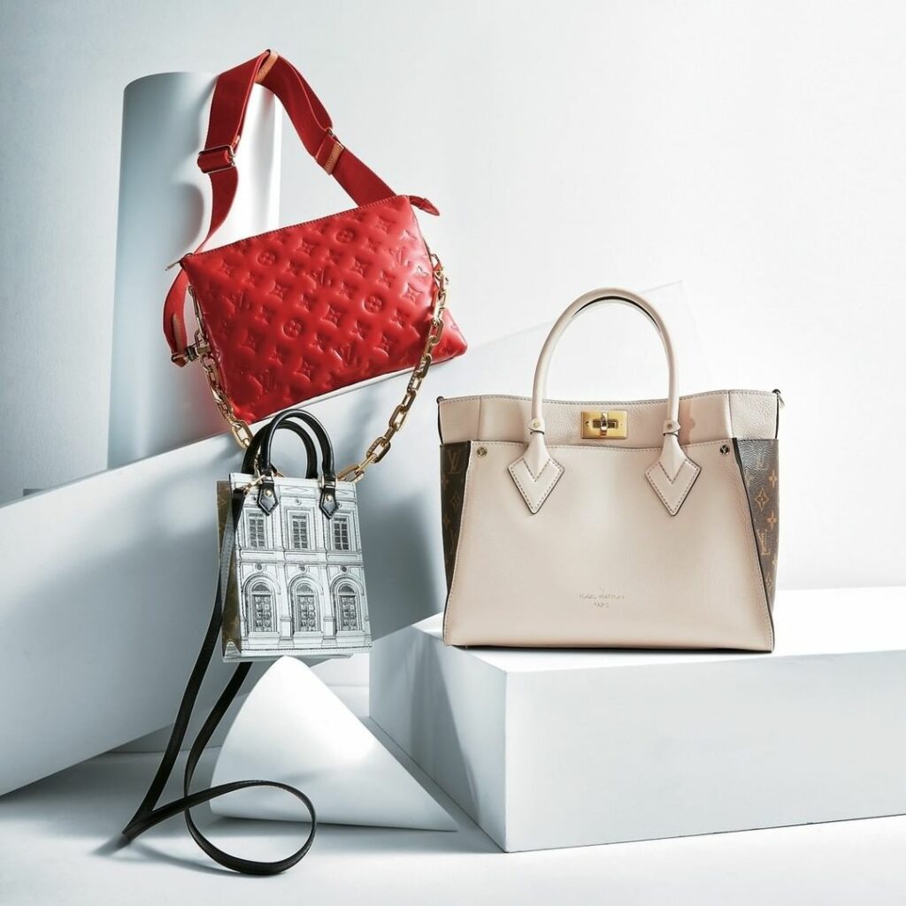 頼もしくって、可愛くて、いつも元気をもらえる…。私たちの毎日を盛り上げてくれるのは、そう、スタイリングの総仕上げに欠かせないいとしの存在「バッグ」。
ONとOF